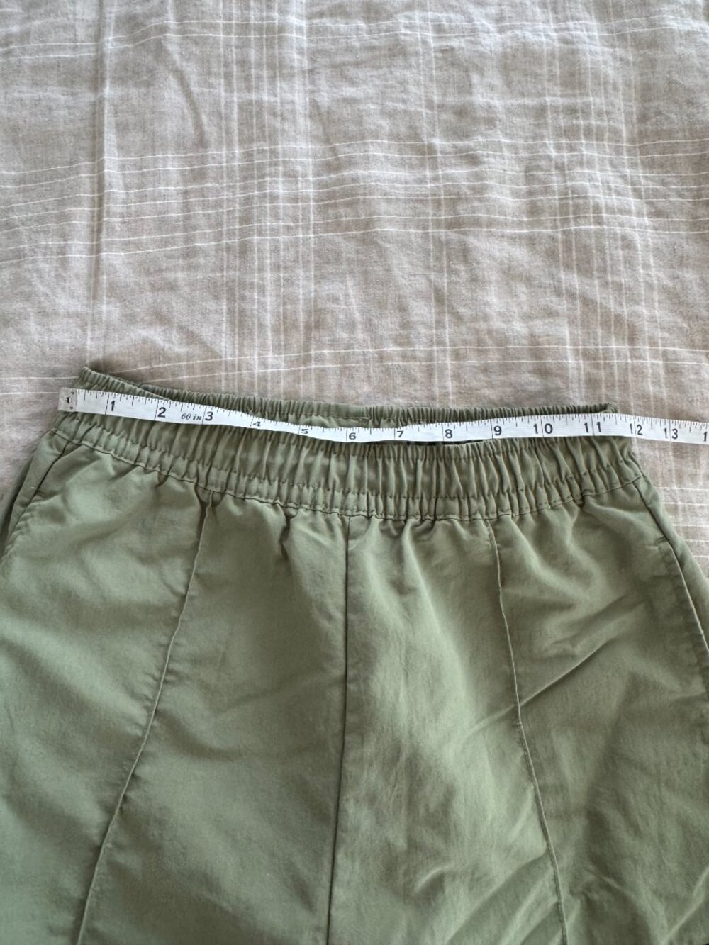 Nike Everythings Woven Mid Rise Open Hem Pant in Olive - Picture 11 of 14
